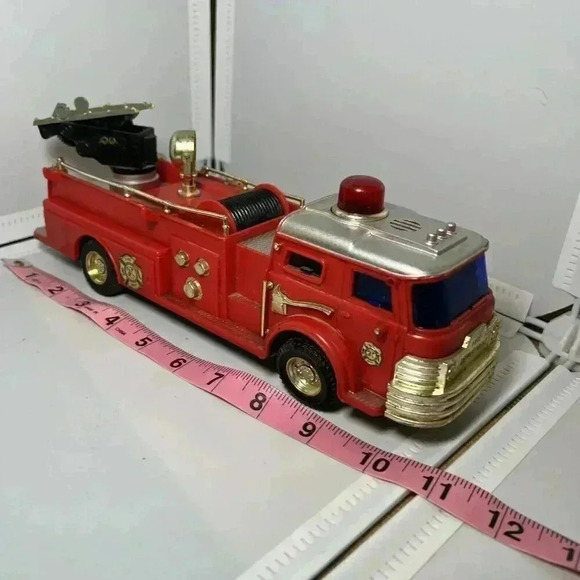 New Bright 1980 Battery Operated Fire Engine Bump N Go Action Works Tested - Picture 12 of 13